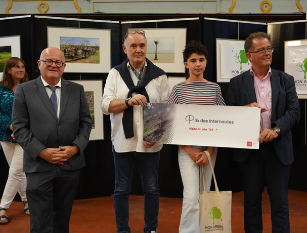 Patrick Ardizzoni, Marc Féraud et Fabrice Raynal autour de Caly du Collège Ariane Ascaride de Marseille